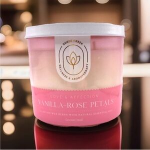 Goose Creek 3-Wick Candle- Aromatherapy-Vanilla Rose Petals (14.5 oz)